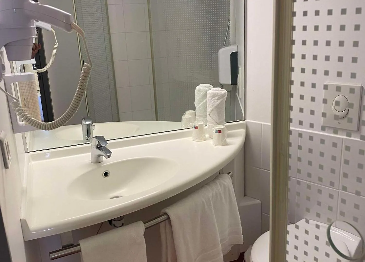Brit Hotel Confort Montauban 3*,  France