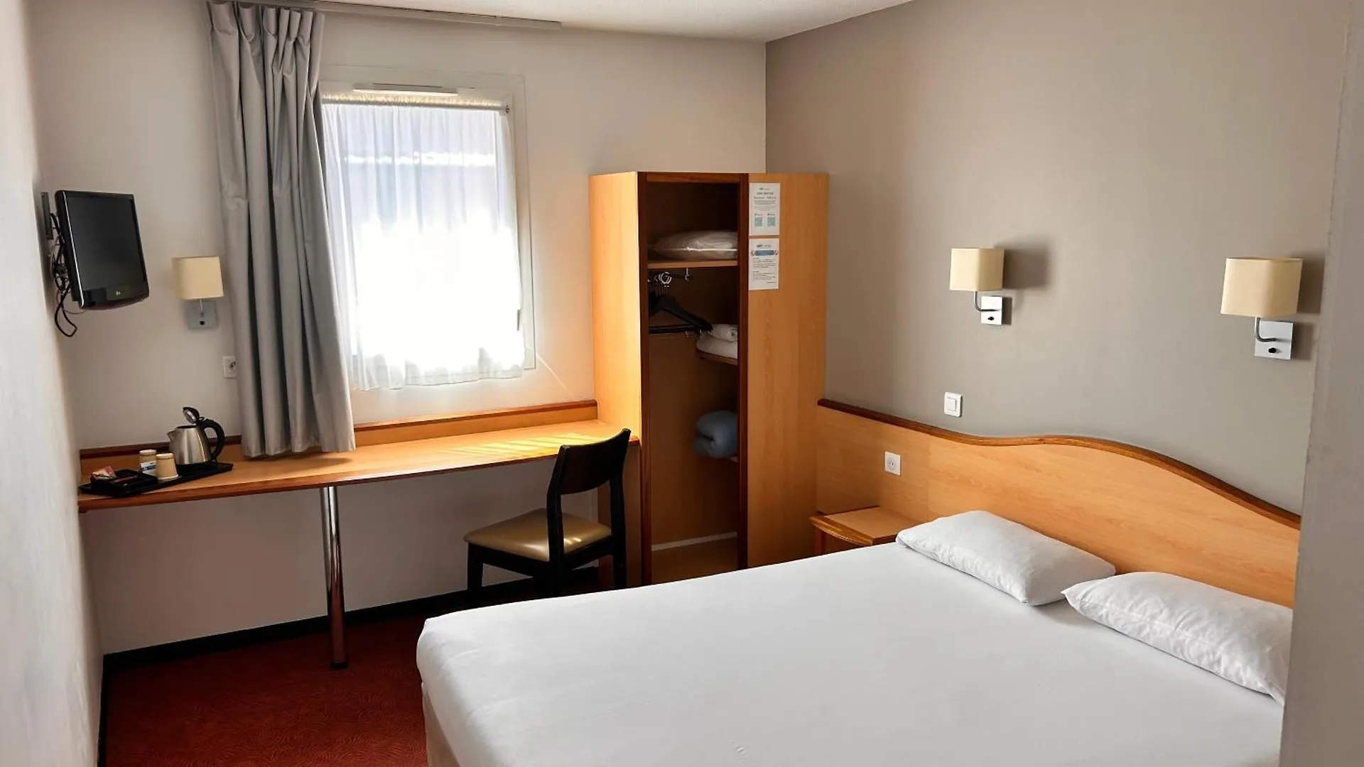 Brit Hotel Confort Montauban 3*,  France