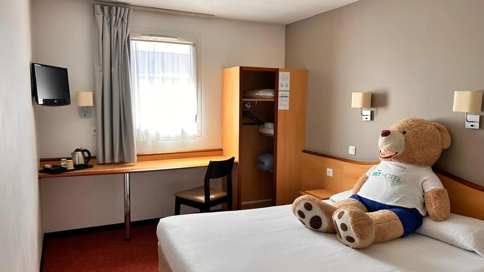 Brit Hotel Confort Montauban 3*,