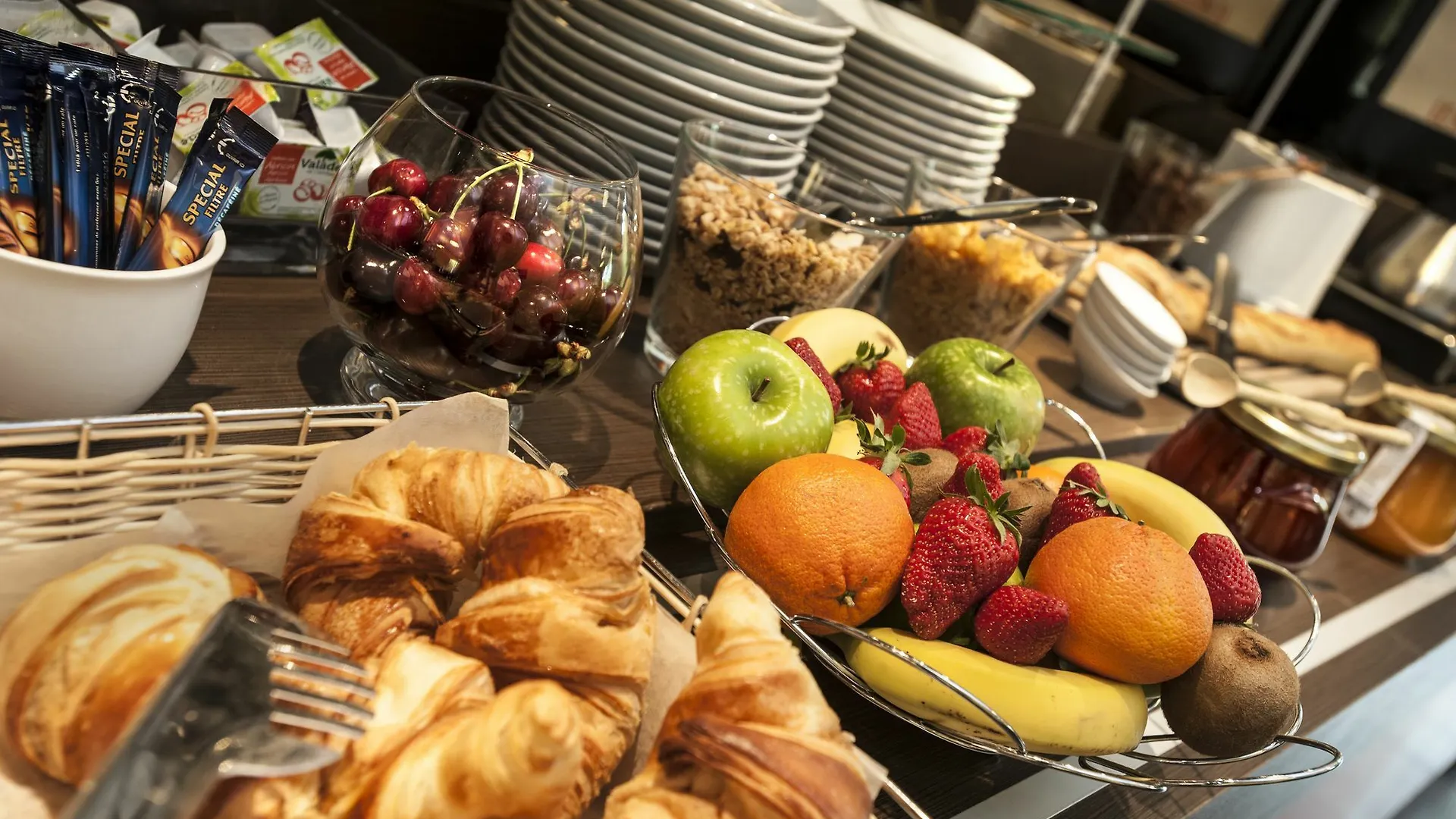 Brit Hotel Confort Montauban
